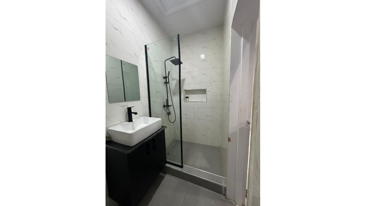 2 bed flat to let, Crown Lodge, Elystan Street - African Land