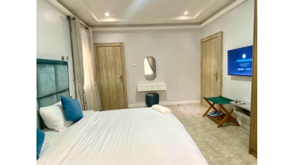 2 bed flat to let, Crown Lodge, Elystan Street - African Land