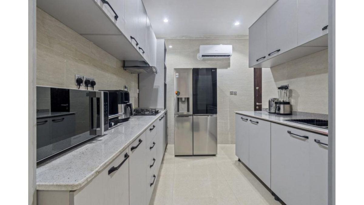 2 bed flat to let, Crown Lodge, Elystan Street - African Land