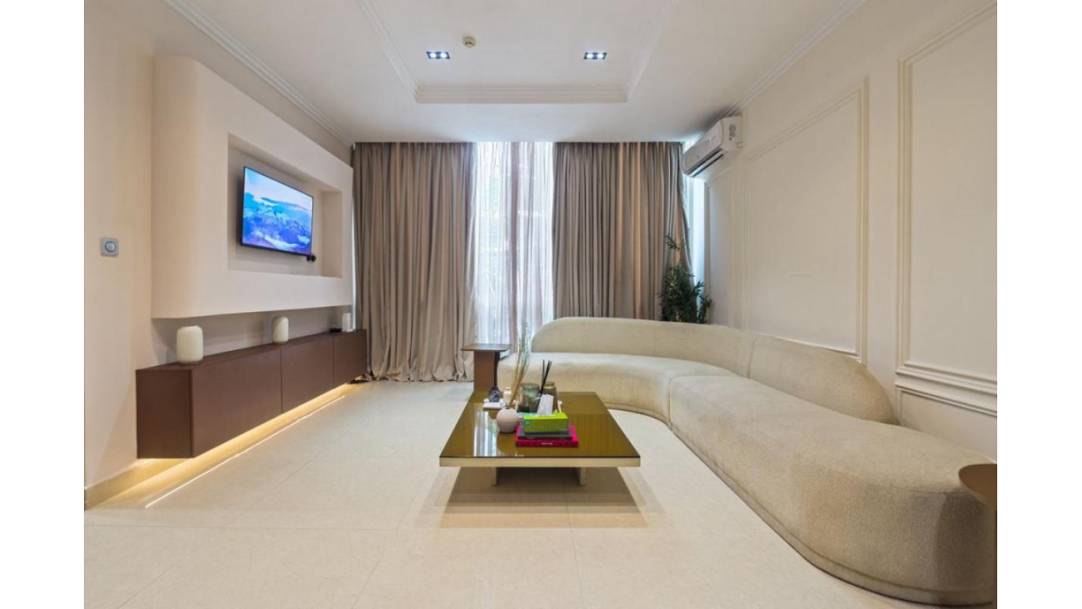 2 bed flat to let, Crown Lodge, Elystan Street - African Land