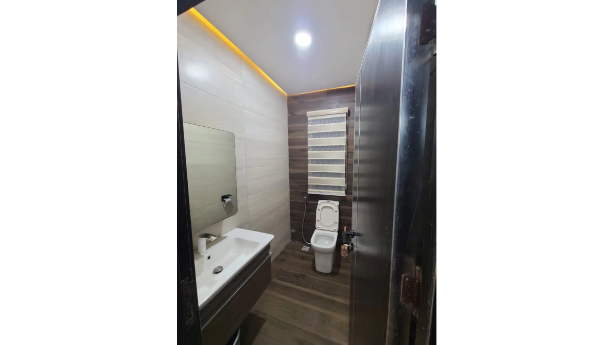 2 bed flat to let, Crown Lodge, Elystan Street - African Land