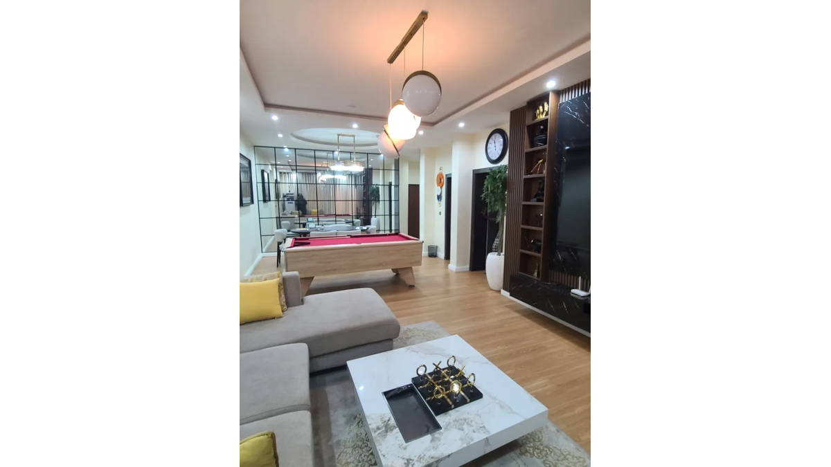 2 bed flat to let, Crown Lodge, Elystan Street - African Land