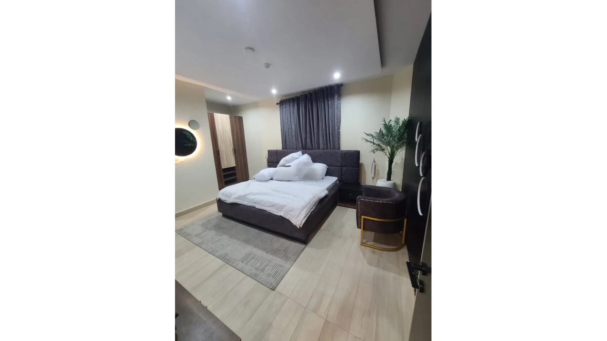 2 bed flat to let, Crown Lodge, Elystan Street - African Land