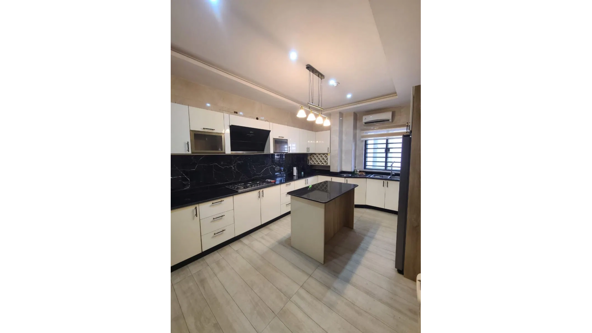 2 bed flat to let, Crown Lodge, Elystan Street - African Land