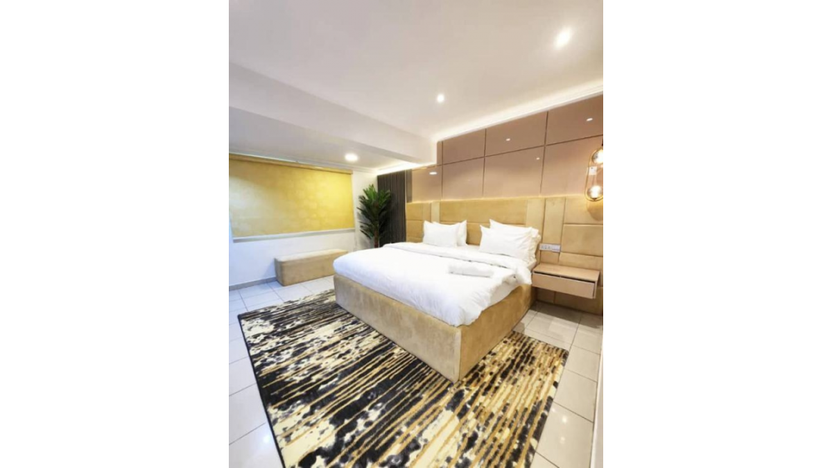 2 bed flat to let, Crown Lodge, Elystan Street - African Land