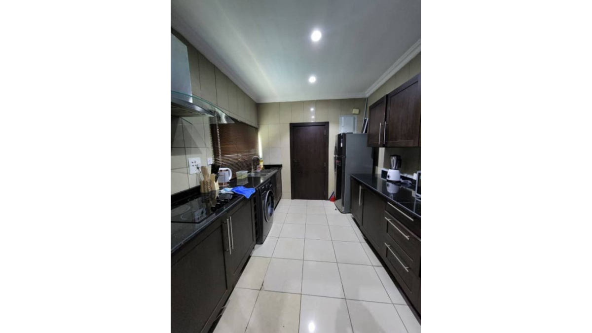 2 bed flat to let, Crown Lodge, Elystan Street - African Land