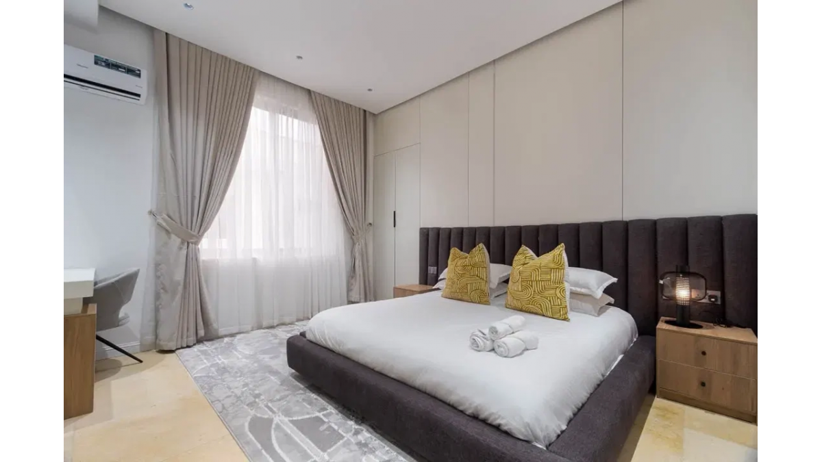 2 bed flat to let, Crown Lodge, Elystan Street - African Land