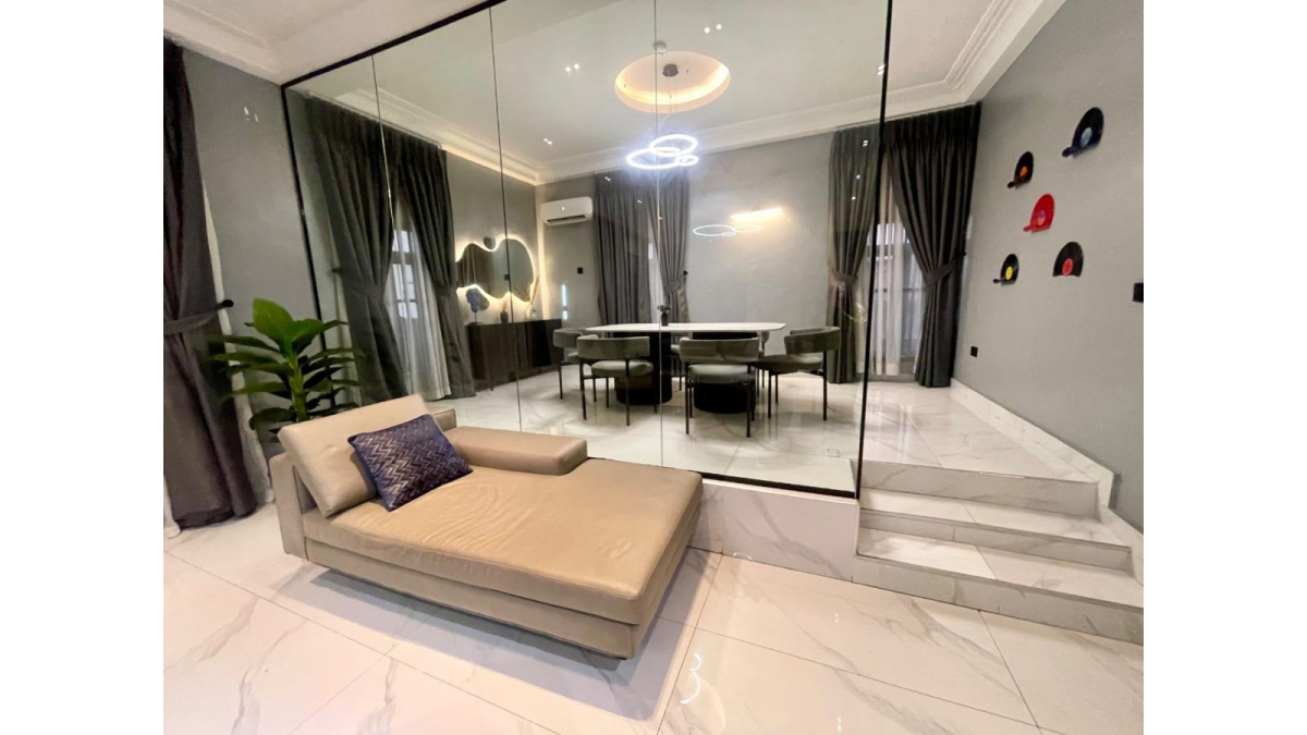 2 bed flat to let, Crown Lodge, Elystan Street - African Land