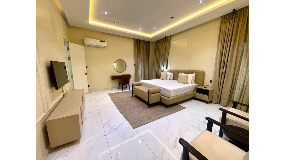 2 bed flat to let, Crown Lodge, Elystan Street - African Land