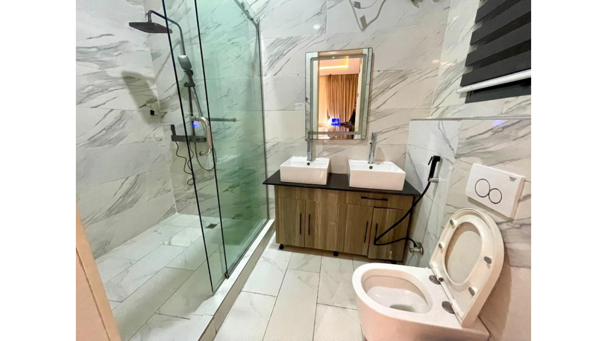 2 bed flat to let, Crown Lodge, Elystan Street - African Land