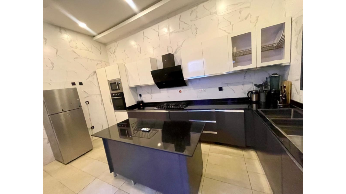 2 bed flat to let, Crown Lodge, Elystan Street - African Land