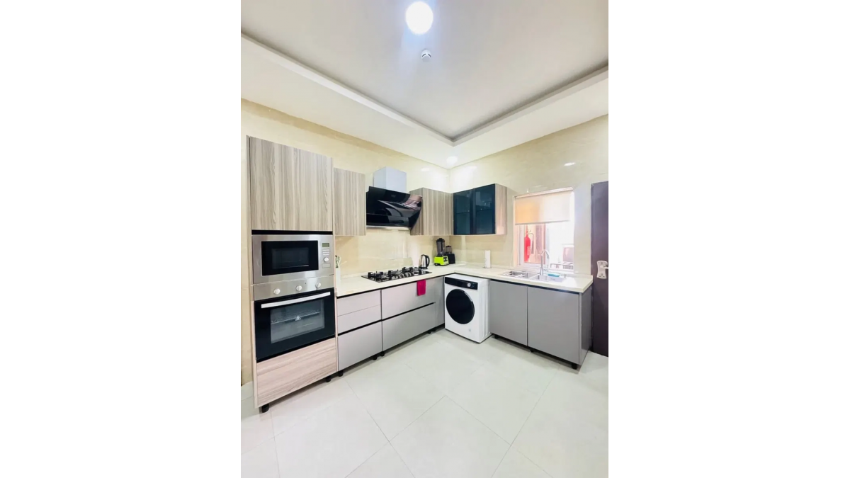 2 bed flat to let, Crown Lodge, Elystan Street - African Land