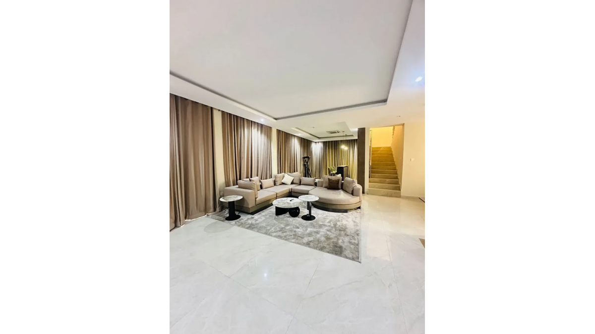 2 bed flat to let, Crown Lodge, Elystan Street - African Land