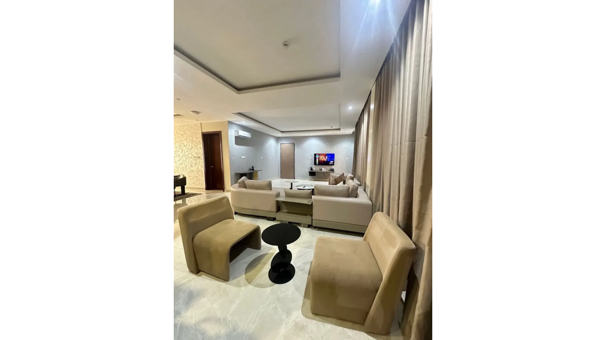 2 bed flat to let, Crown Lodge, Elystan Street - African Land