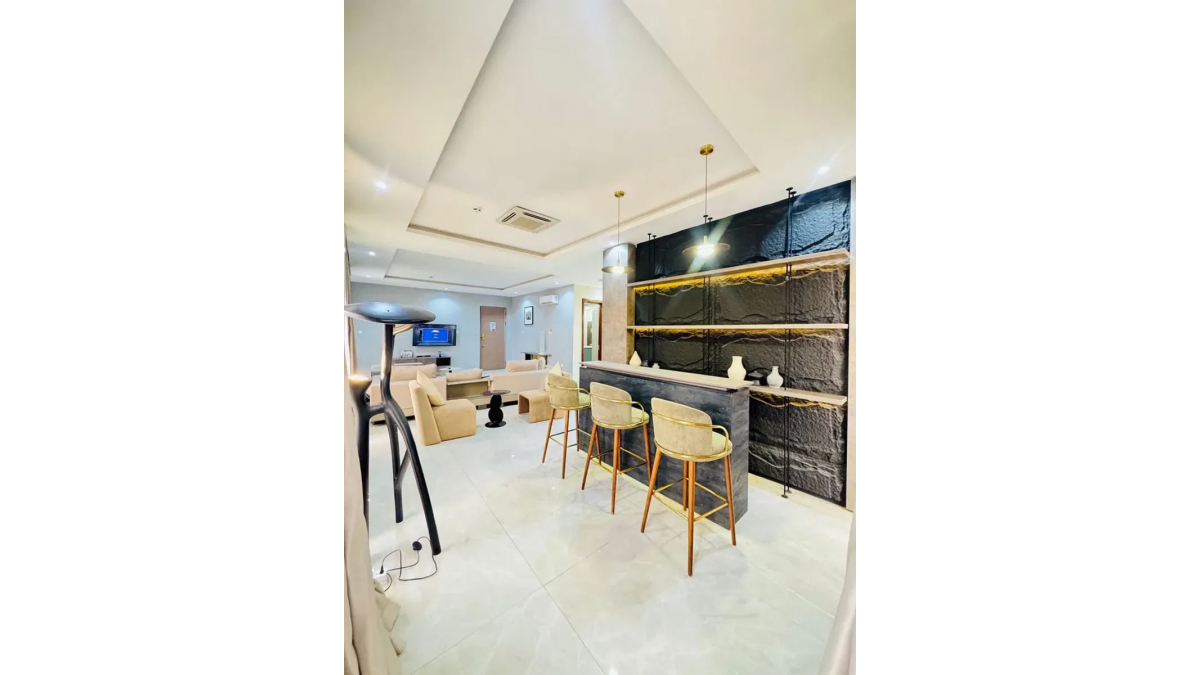 2 bed flat to let, Crown Lodge, Elystan Street - African Land