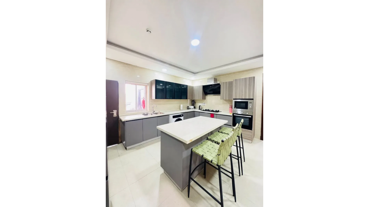 2 bed flat to let, Crown Lodge, Elystan Street - African Land