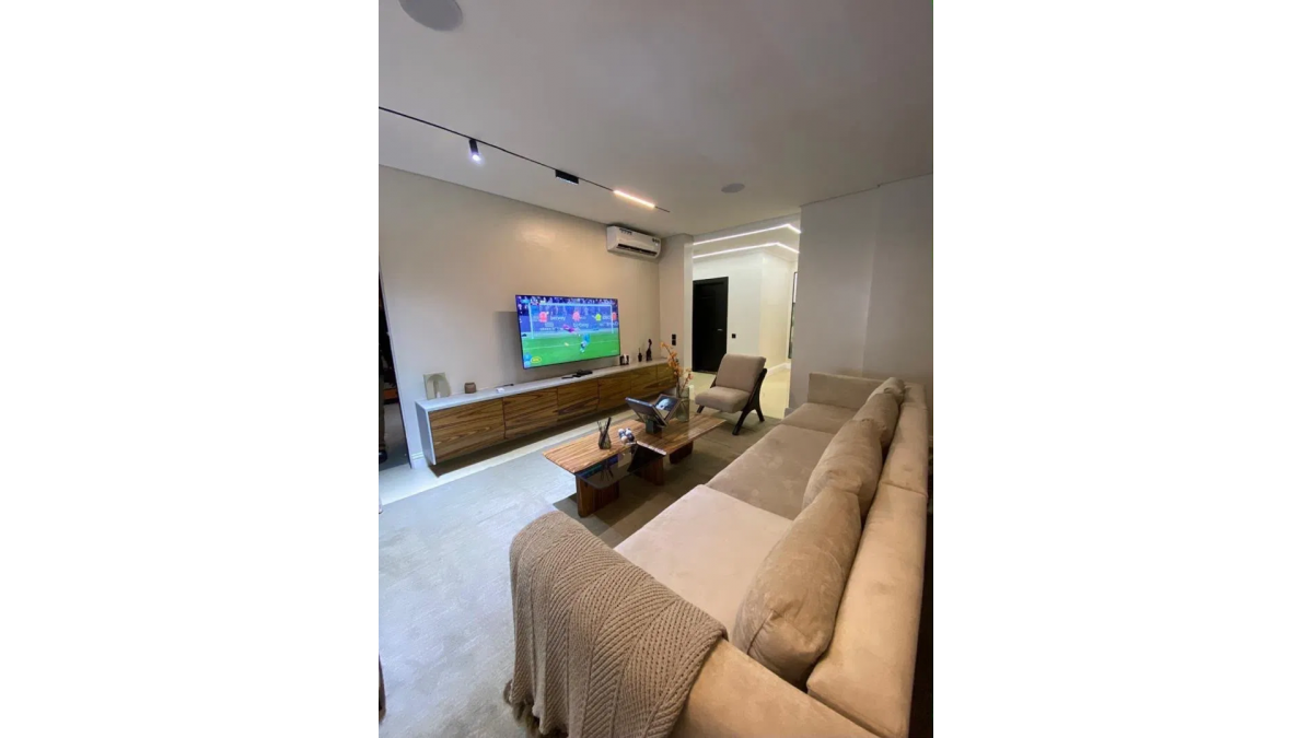 2 bed flat to let, Crown Lodge, Elystan Street - African Land