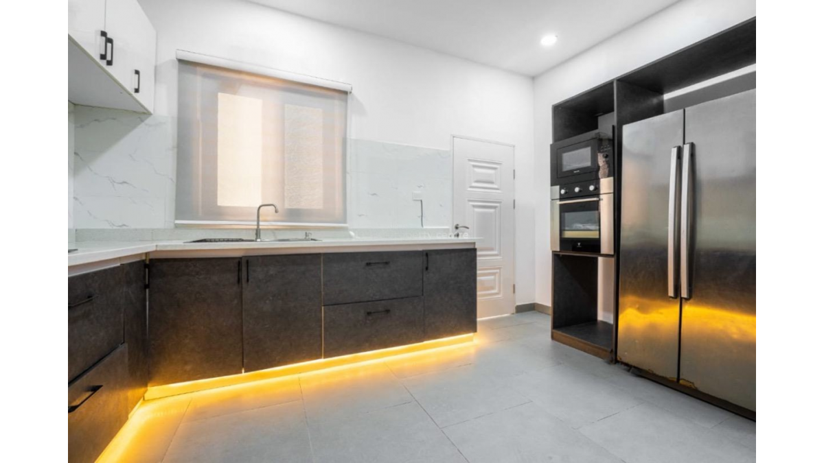 2 bed flat to let, Crown Lodge, Elystan Street - African Land