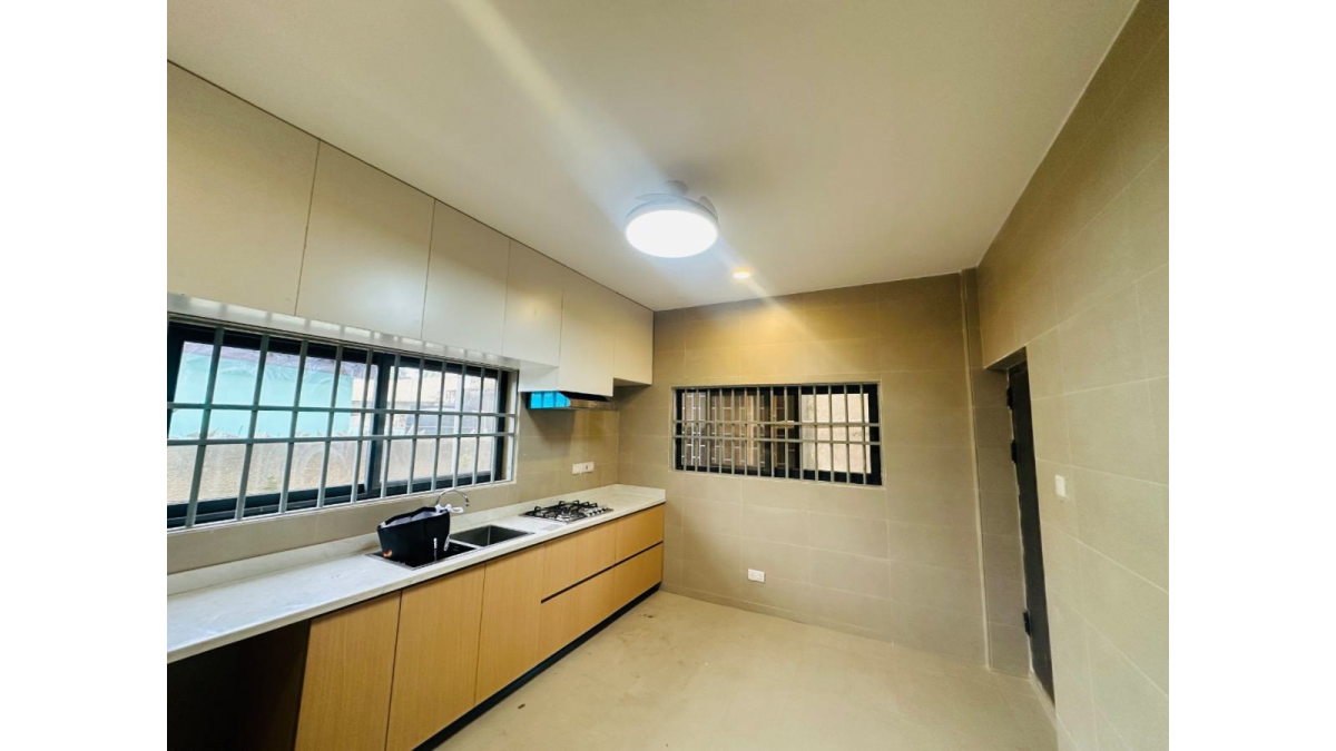 2 bed flat to let, Crown Lodge, Elystan Street - African Land