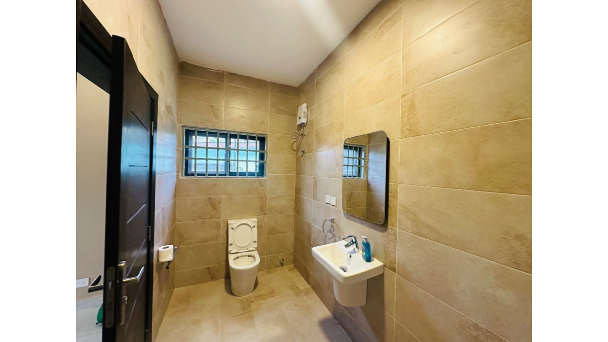 2 bed flat to let, Crown Lodge, Elystan Street - African Land