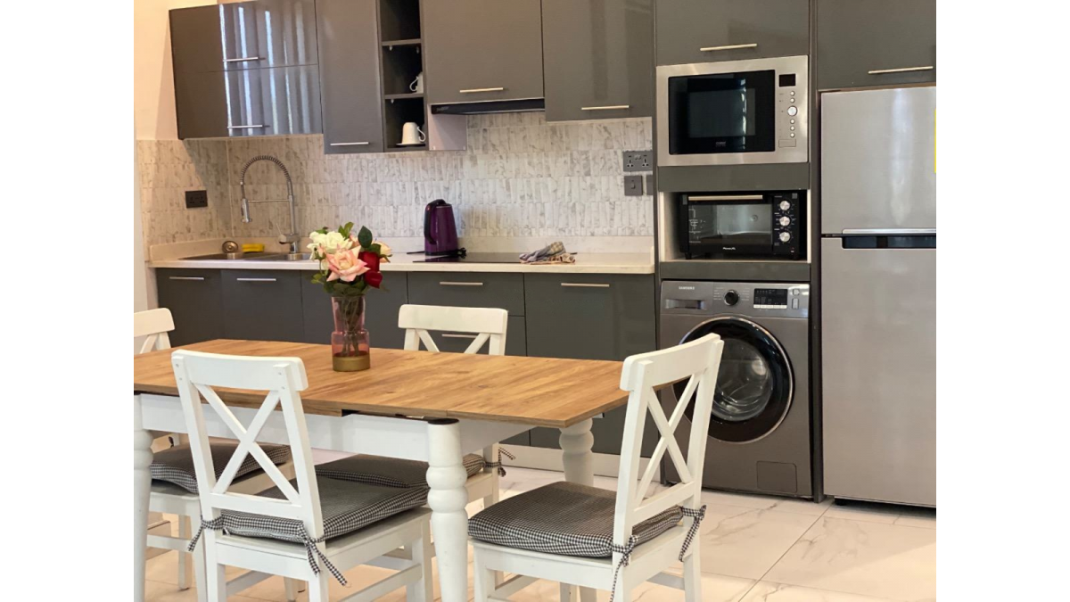 2 bed flat to let, Crown Lodge, Elystan Street - African Land