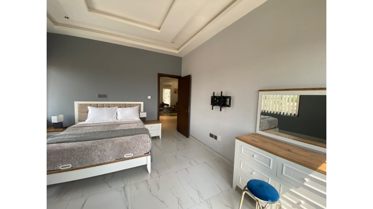 2 bed flat to let, Crown Lodge, Elystan Street - African Land