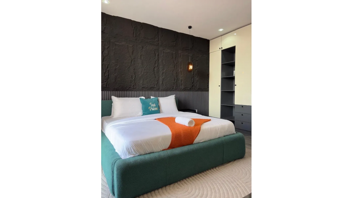 2 bed flat to let, Crown Lodge, Elystan Street - African Land