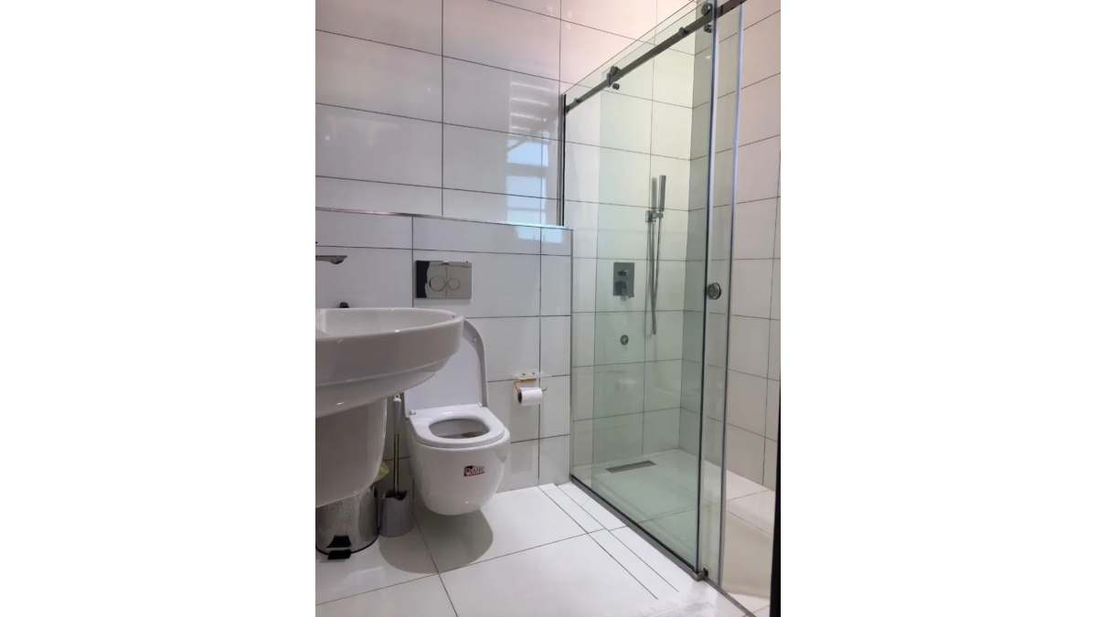 2 bed flat to let, Crown Lodge, Elystan Street - African Land