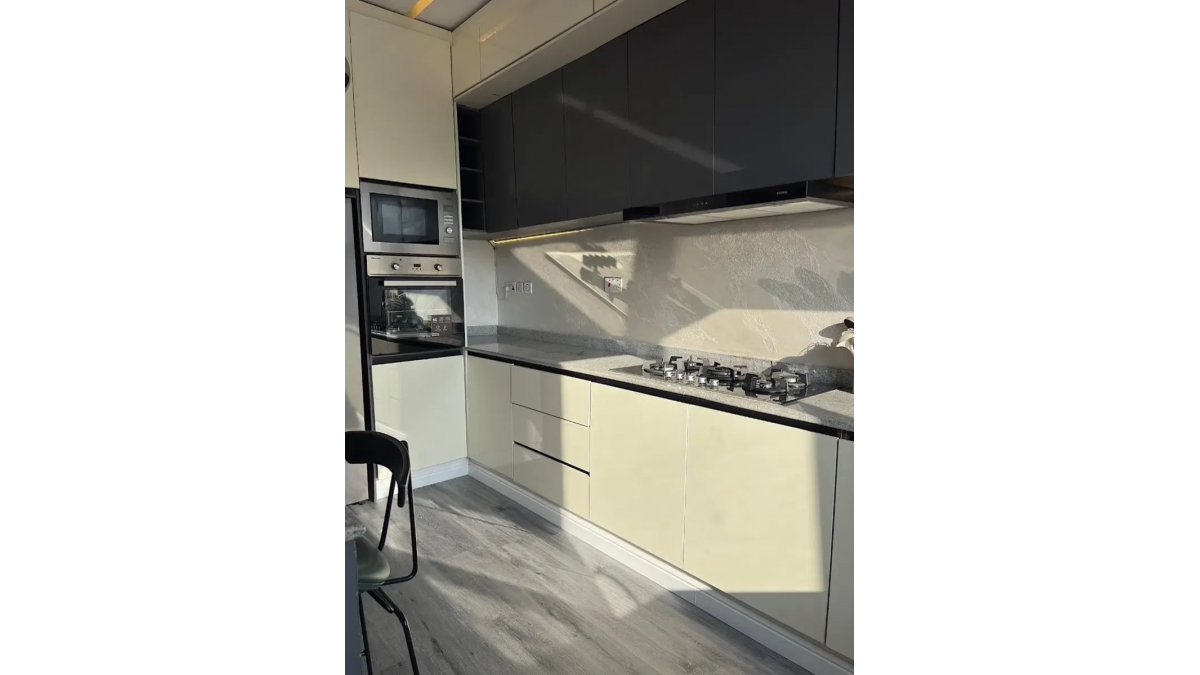 2 bed flat to let, Crown Lodge, Elystan Street - African Land