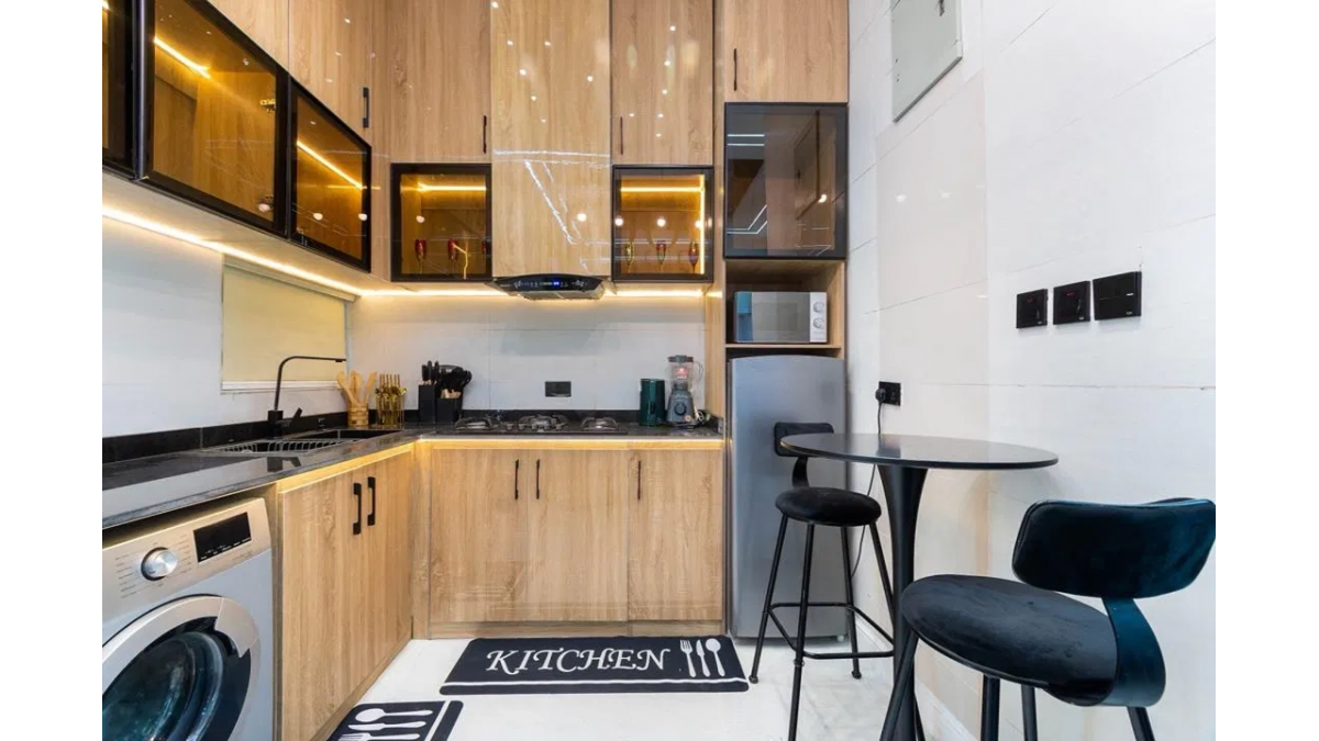 2 bed flat to let, Crown Lodge, Elystan Street - African Land