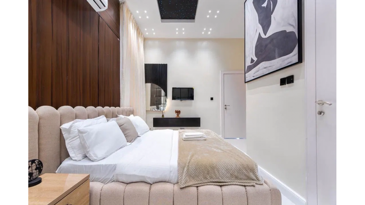 2 bed flat to let, Crown Lodge, Elystan Street - African Land