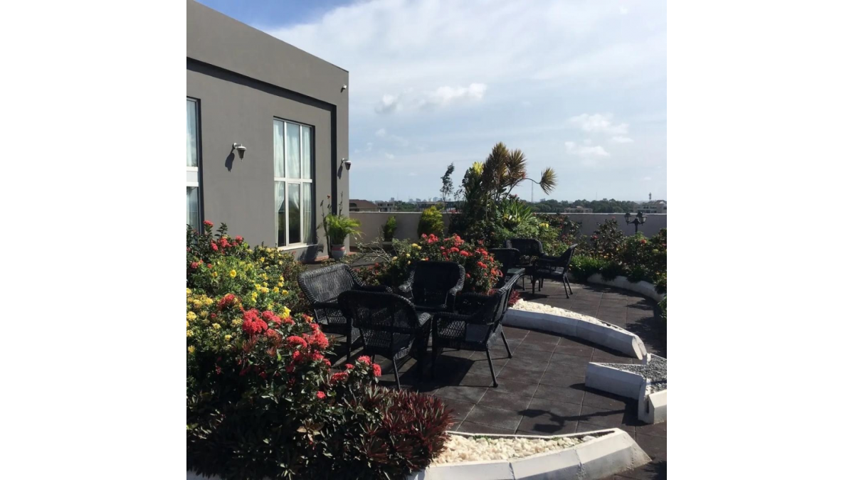 2 bed flat to let, Crown Lodge, Elystan Street - African Land