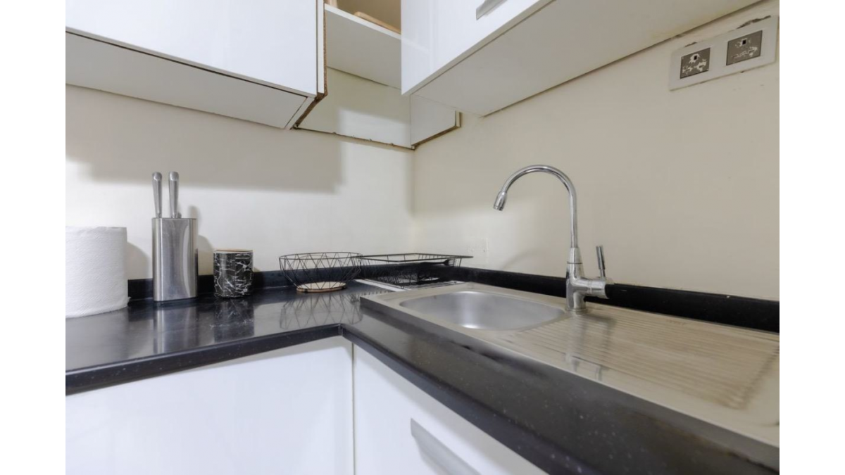 2 bed flat to let, Crown Lodge, Elystan Street - African Land