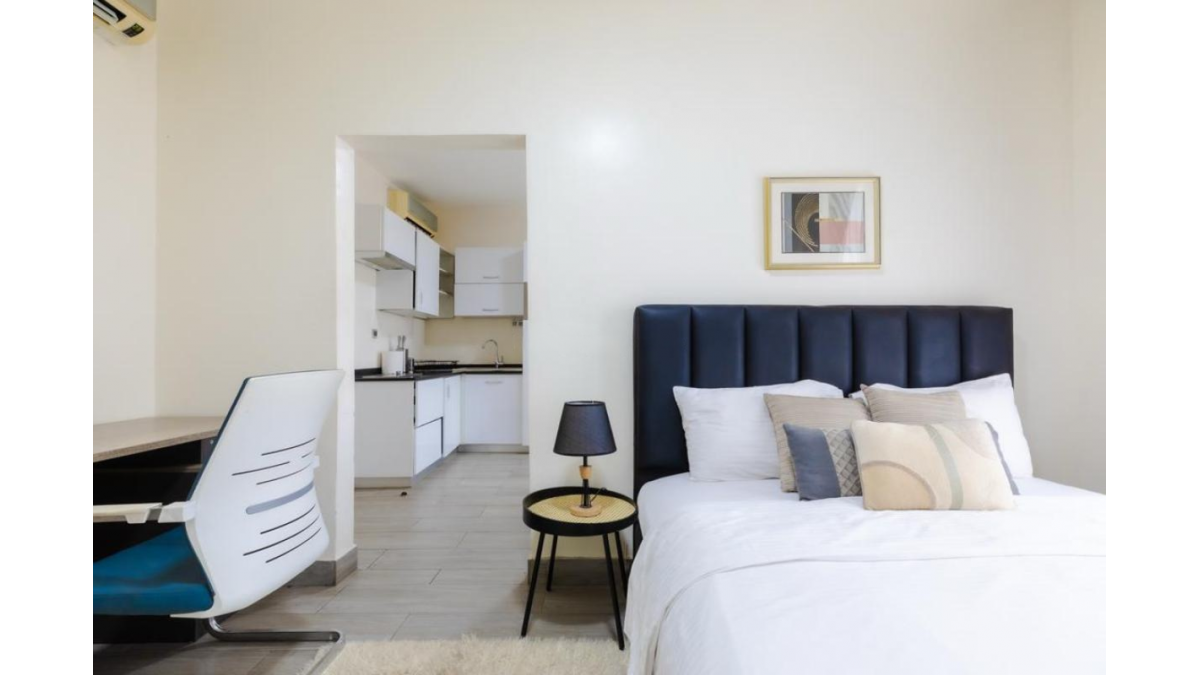 2 bed flat to let, Crown Lodge, Elystan Street - African Land