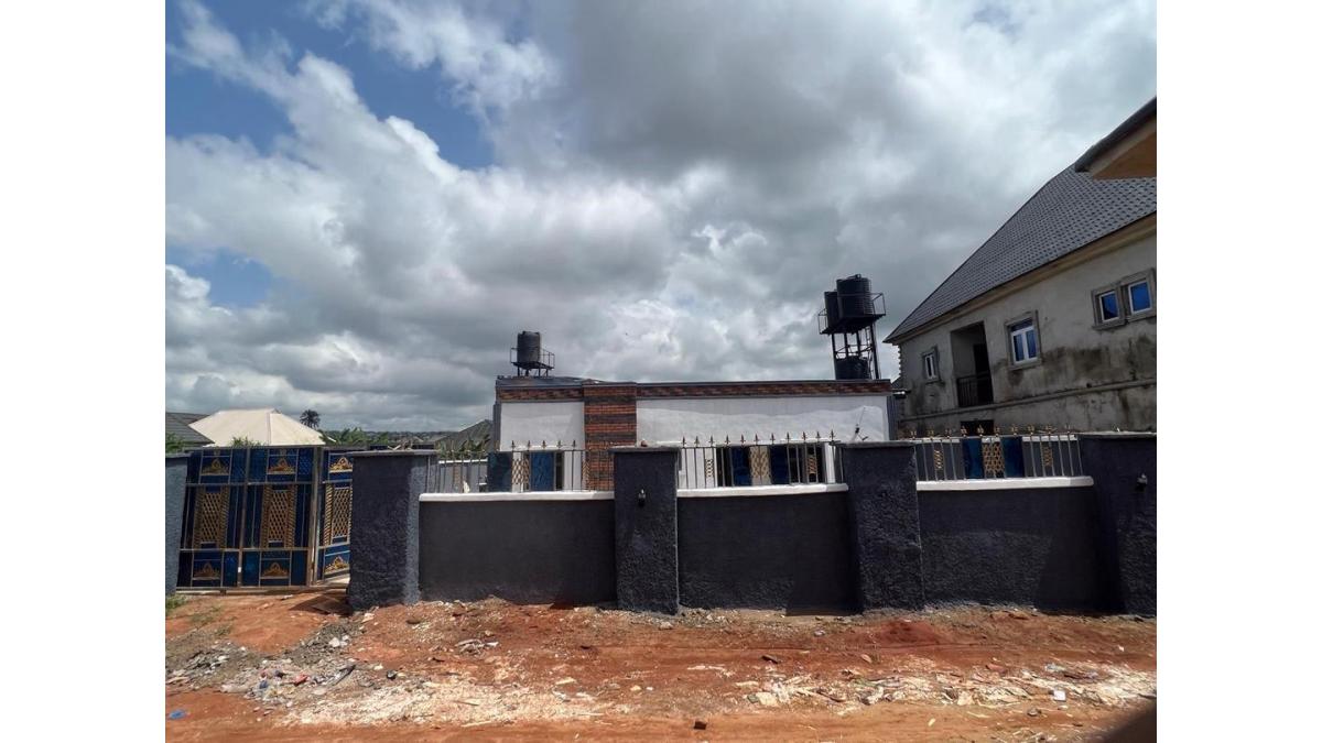 2 bed flat to let, Crown Lodge, Elystan Street - African Land