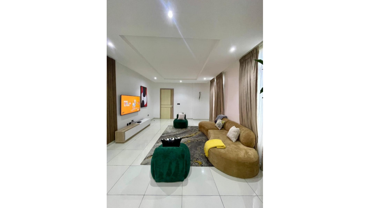 2 bed flat to let, Crown Lodge, Elystan Street - African Land