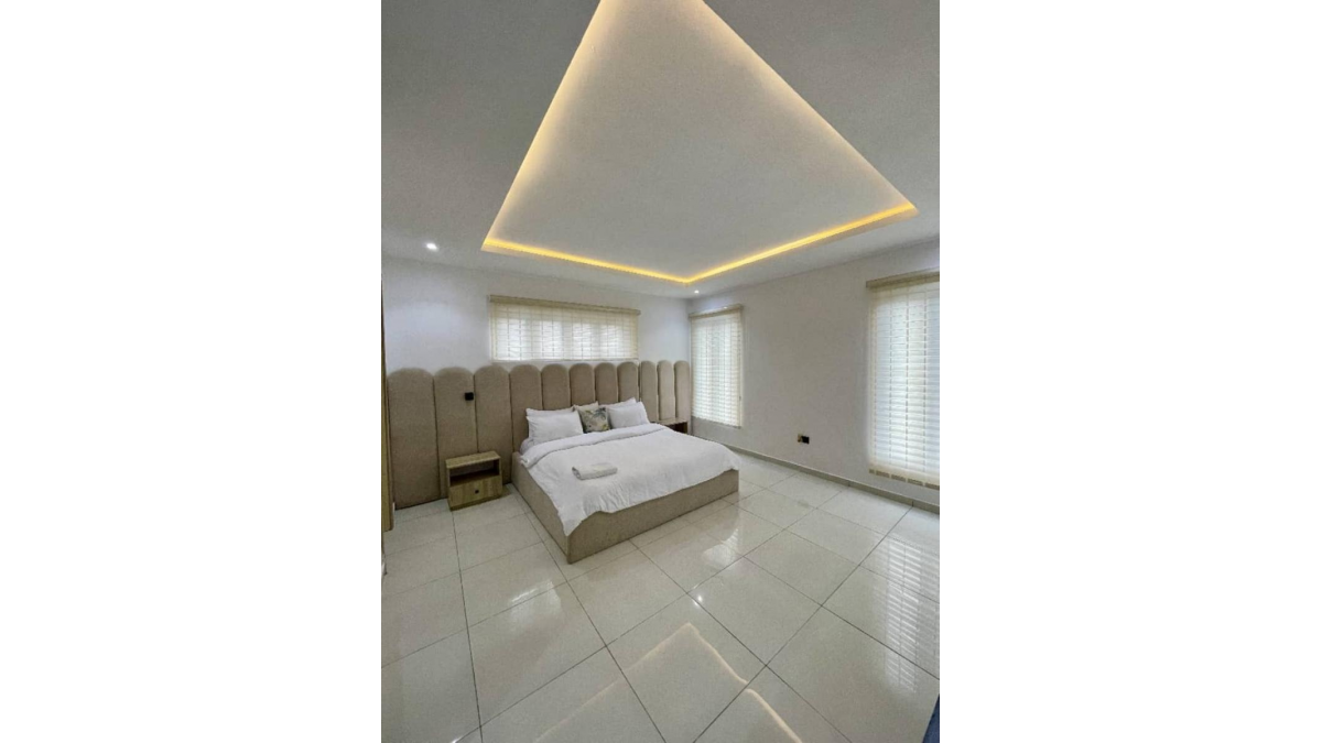 2 bed flat to let, Crown Lodge, Elystan Street - African Land
