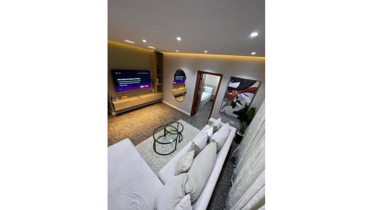 2 bed flat to let, Crown Lodge, Elystan Street - African Land