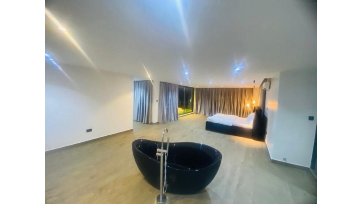 2 bed flat to let, Crown Lodge, Elystan Street - African Land