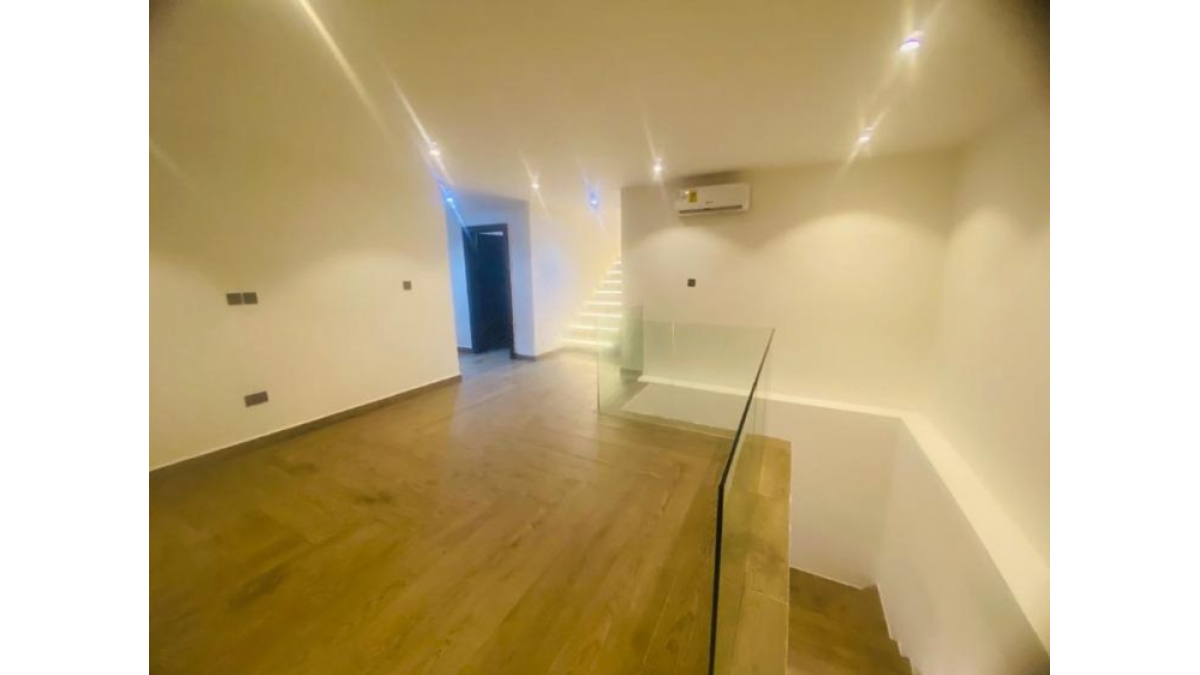 2 bed flat to let, Crown Lodge, Elystan Street - African Land