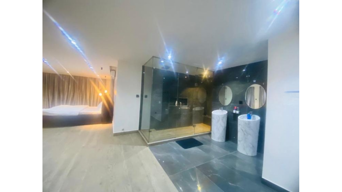 2 bed flat to let, Crown Lodge, Elystan Street - African Land