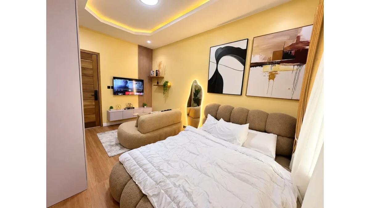 2 bed flat to let, Crown Lodge, Elystan Street - African Land