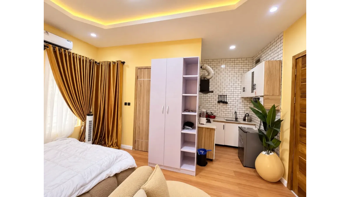 2 bed flat to let, Crown Lodge, Elystan Street - African Land