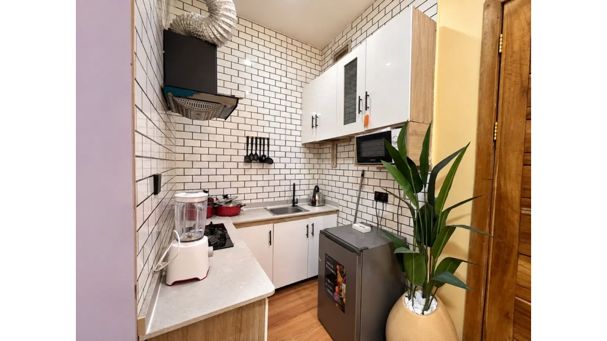 2 bed flat to let, Crown Lodge, Elystan Street - African Land