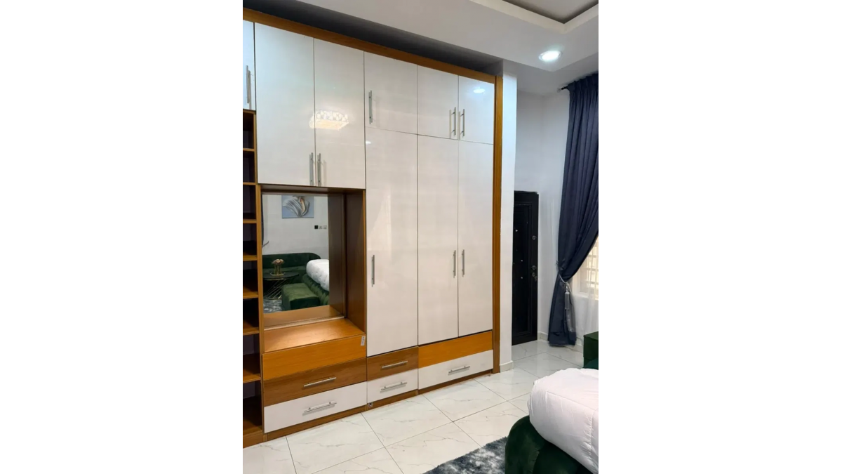 2 bed flat to let, Crown Lodge, Elystan Street - African Land