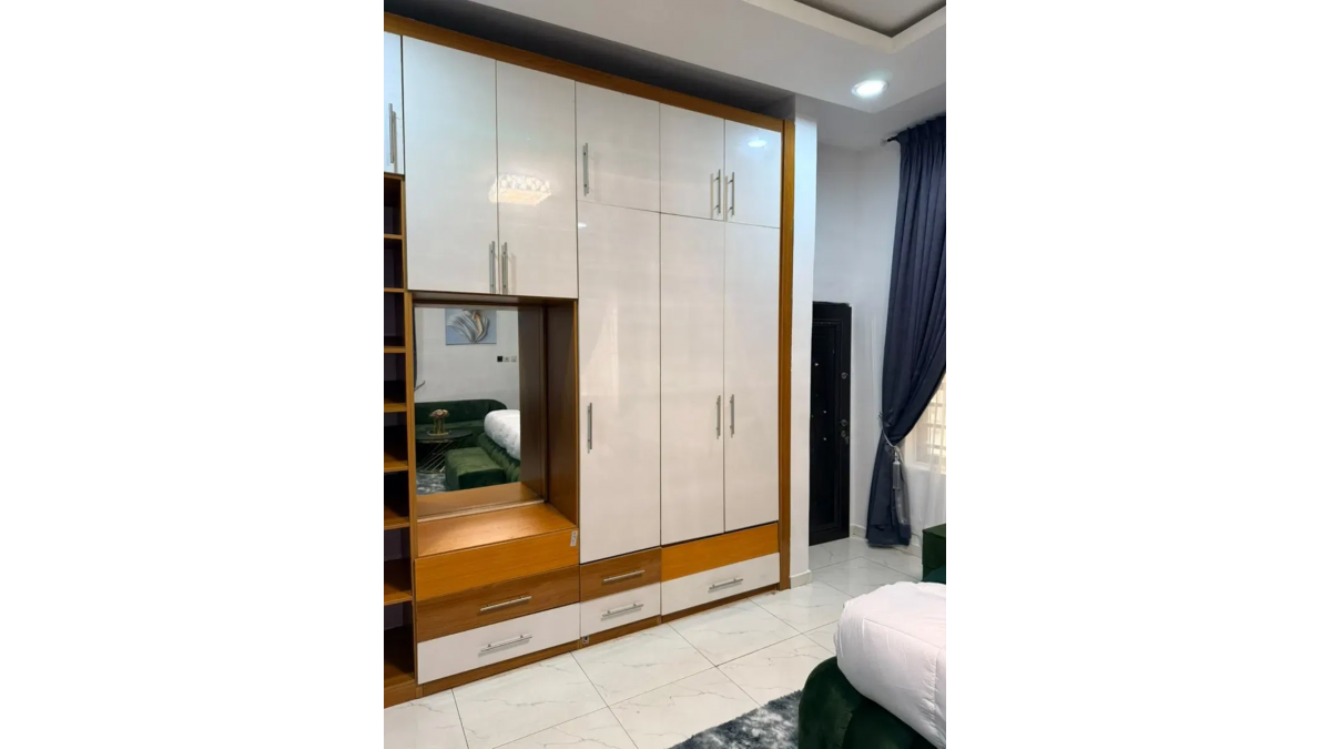 Tastefully Furnished & Glamorous 1-Bedroom Apartment for Short Let in Orchid Road, Lekki