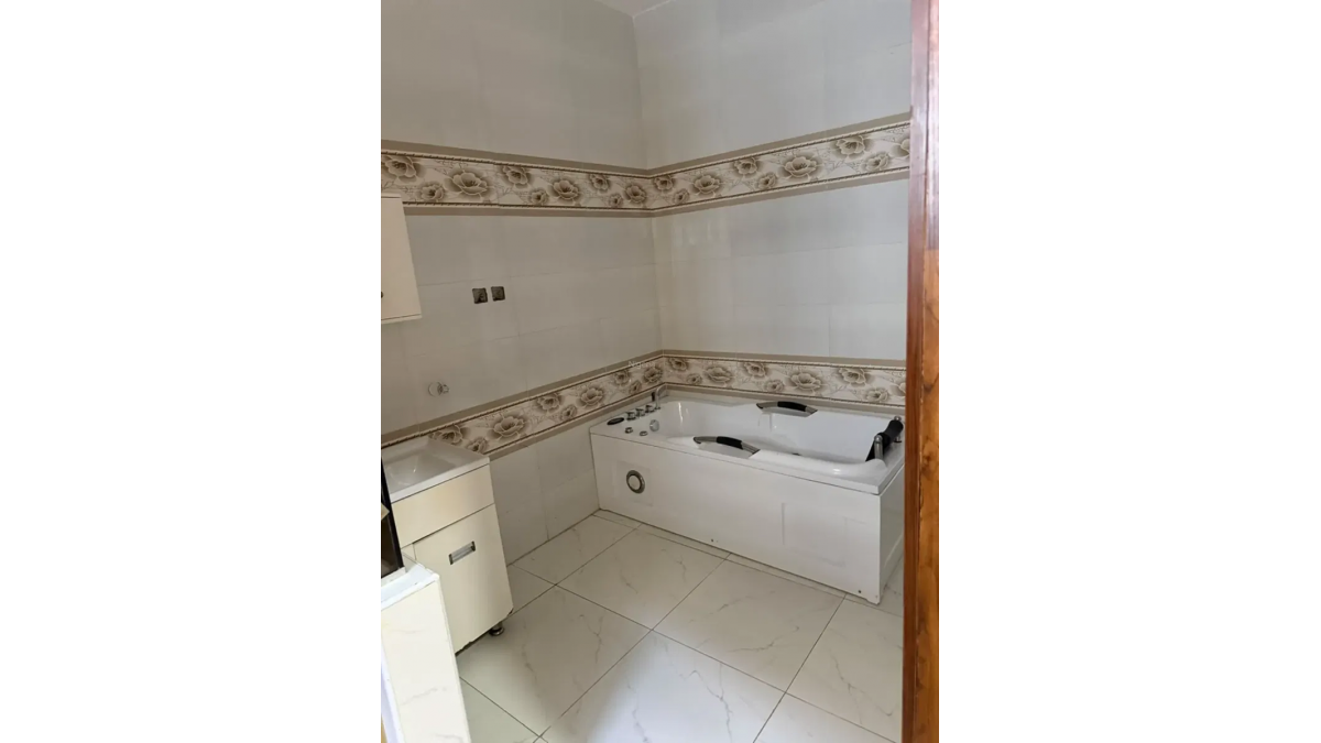 2 bed flat to let, Crown Lodge, Elystan Street - African Land