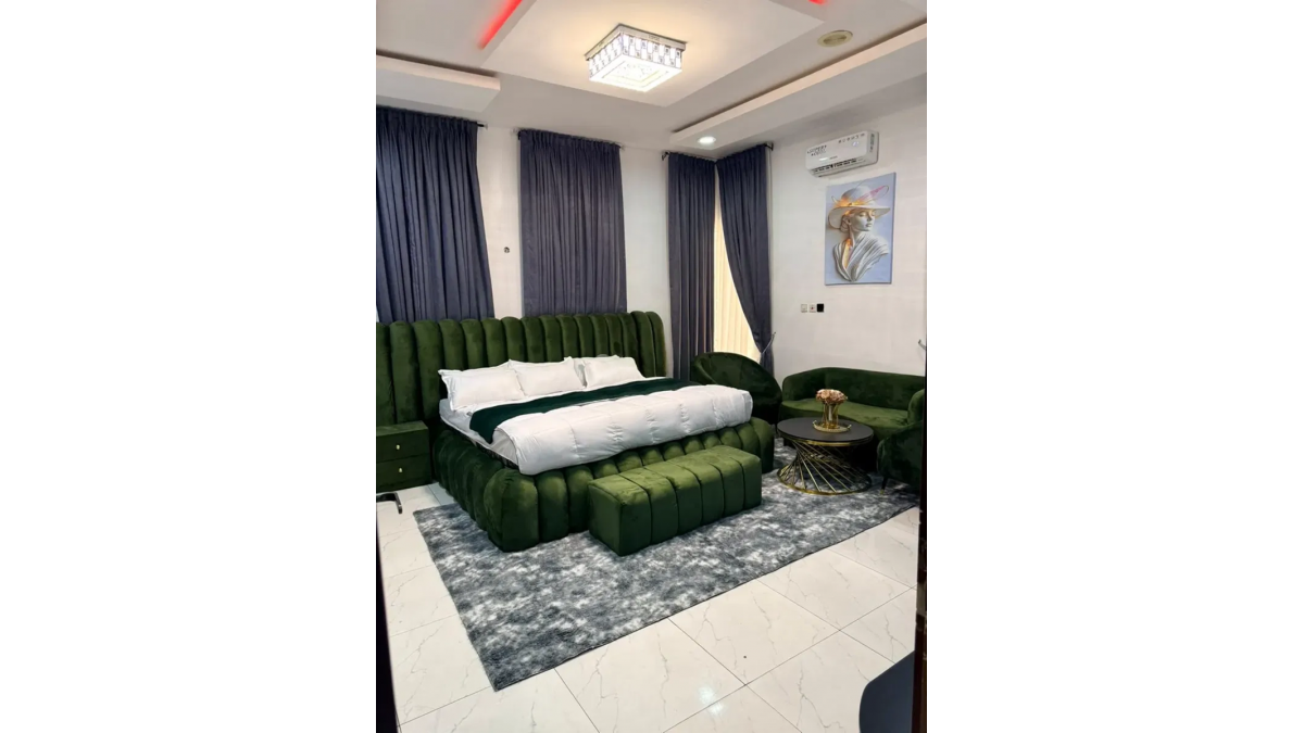 2 bed flat to let, Crown Lodge, Elystan Street - African Land