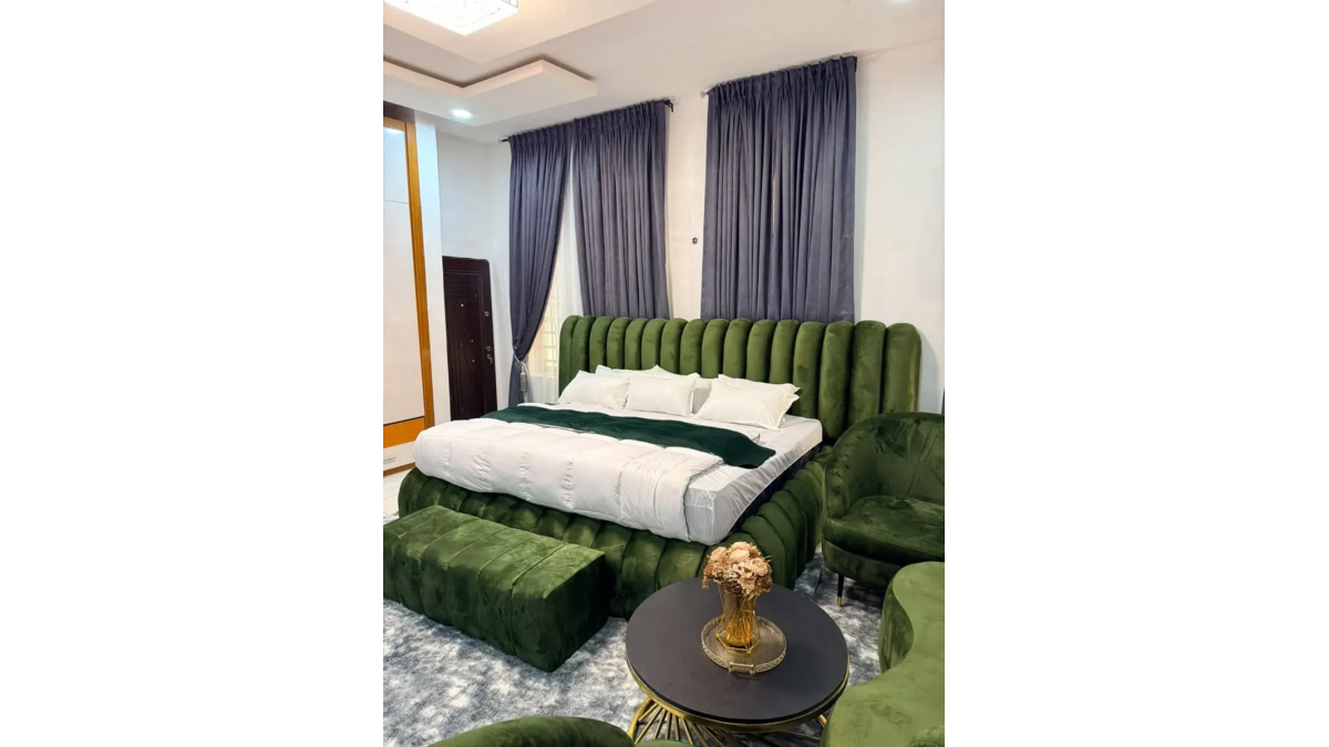 2 bed flat to let, Crown Lodge, Elystan Street - African Land