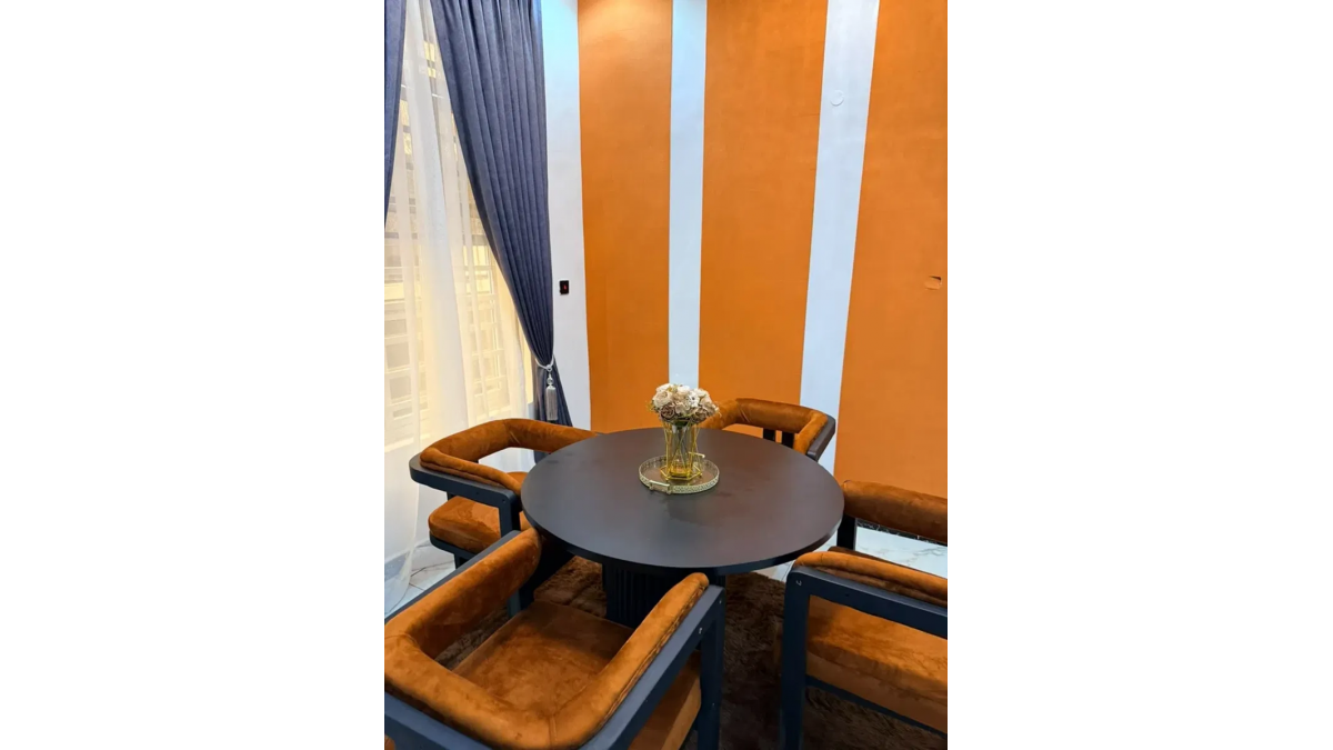2 bed flat to let, Crown Lodge, Elystan Street - African Land